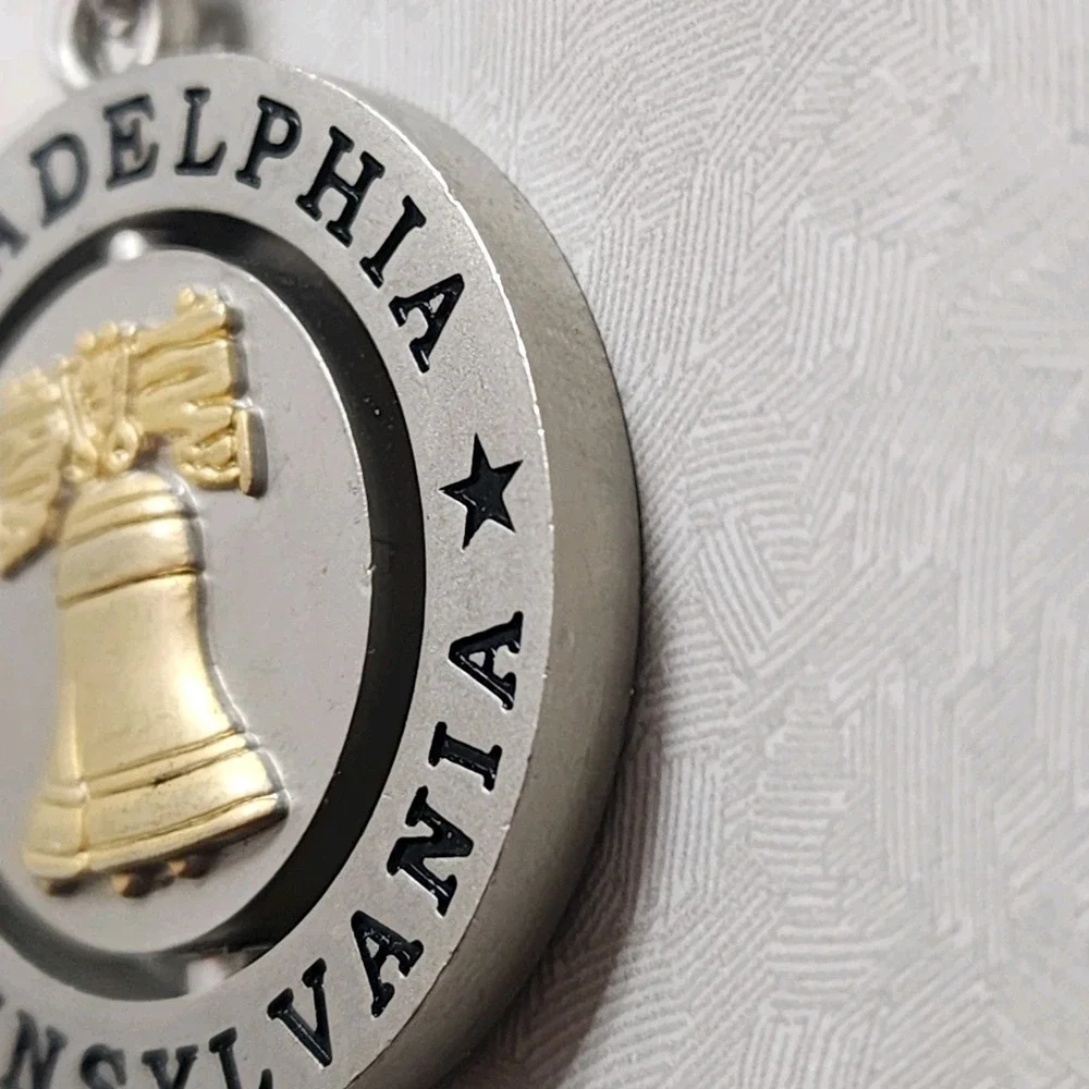 Vintage Philadelphia PA Spinning Keychain Center Collectible Silver Gold